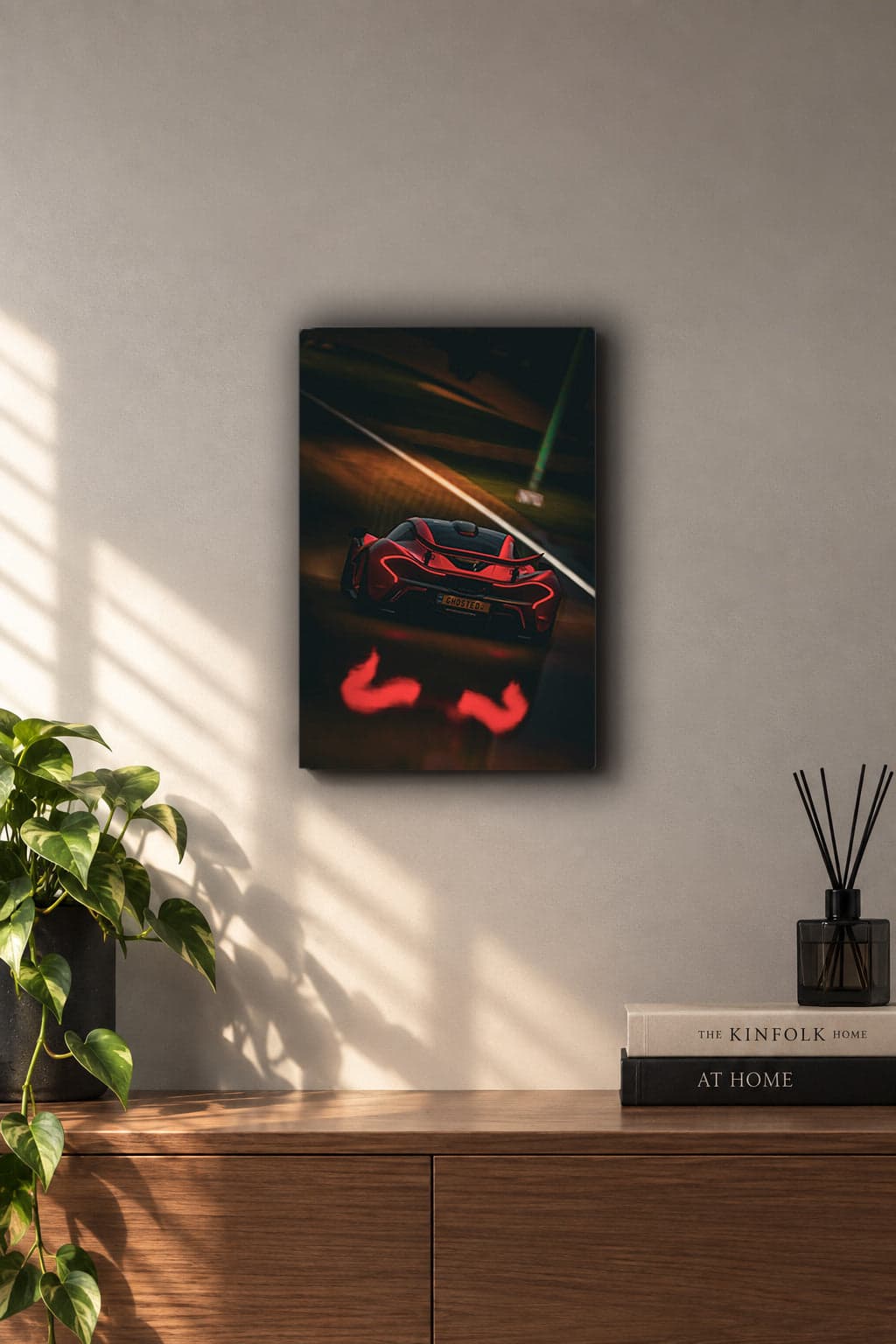 McLaren P1 Night Track Taillights Neon Reflection Metall Wand Bild