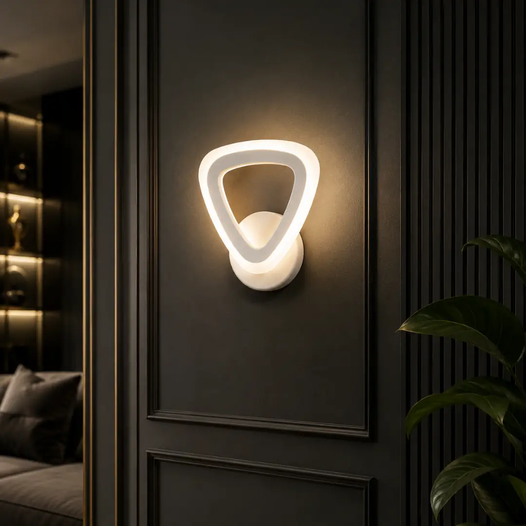 Triangle Frame 3-Colour LED Wall Sconce Üçgen Çerçeve 3 Renkli LED Aplik